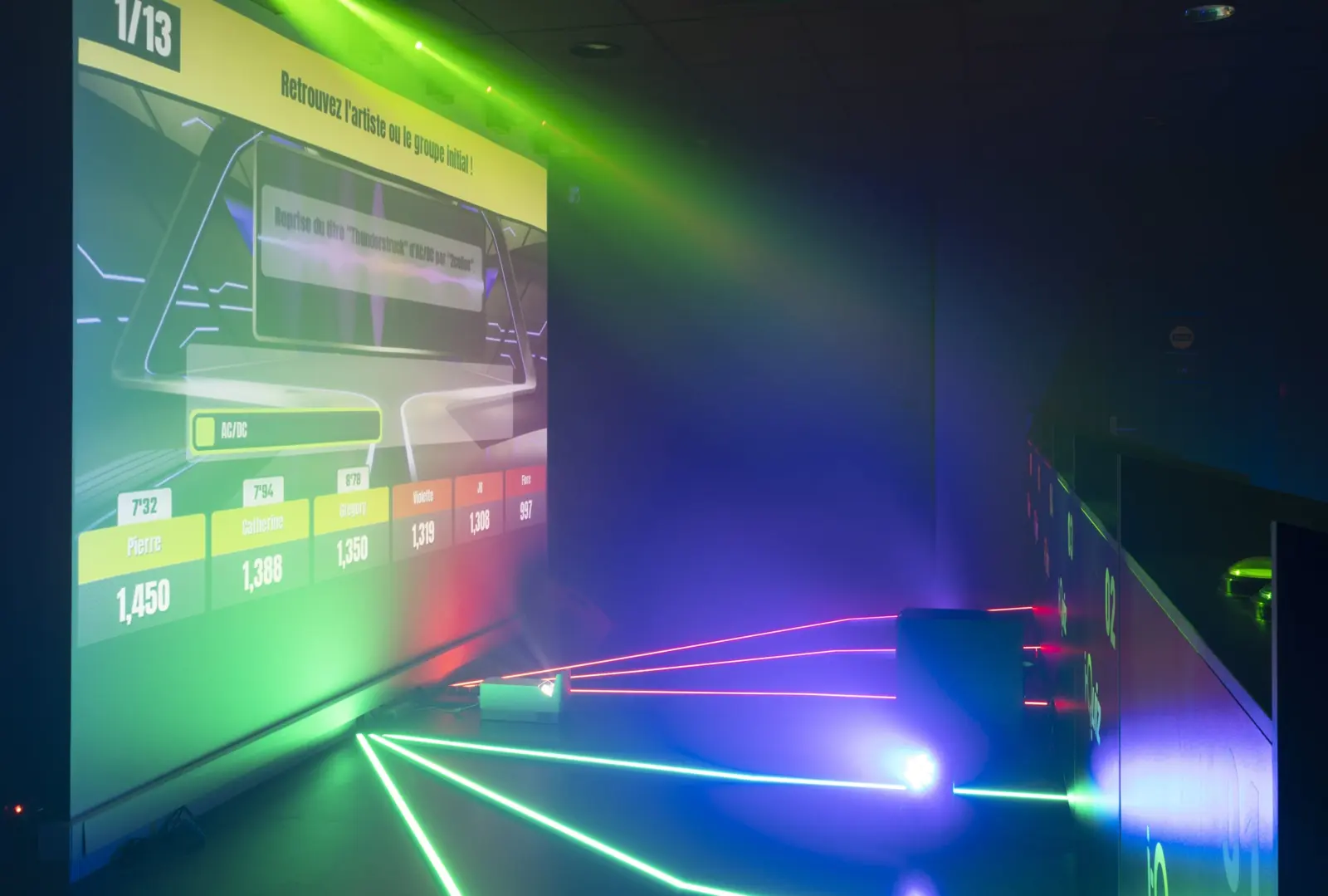Plateau de Quiz One sous les lasers